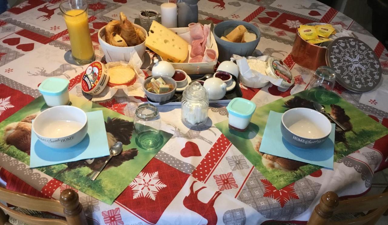 Le Loup Dans La Bergerie Bed and Breakfast Montmartin-sur-Mer Exteriör bild